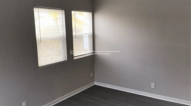 Foto del edificio - 4406 Silver Leaf Dr