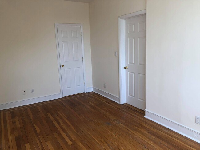 Foto del edificio - 218 Broad Ave