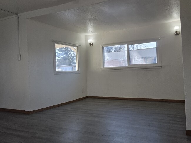 Building Photo - 408 E 46th St