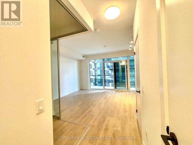 Photo du bâtiment - 127 Broadway Ave