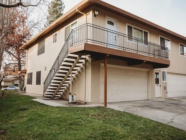 Building Photo - 50% Off First Months Rent | Private Deck & Prime Location | 2BR Sacramento Condo