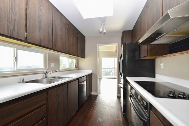 Building Photo - Tam Valley Home with Fabulous Nature Views