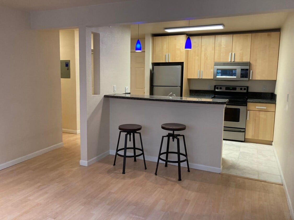 Primary Photo - 2 Bdrm Condo off Spenard & 25th - Close to...
