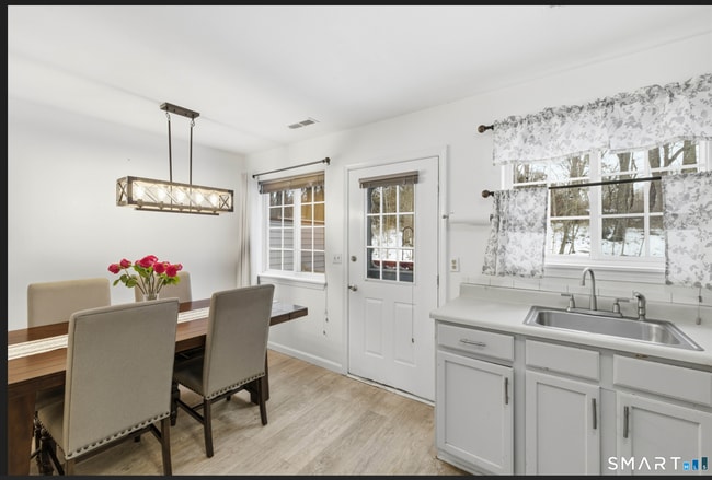 Building Photo - 310 Boston Post Rd