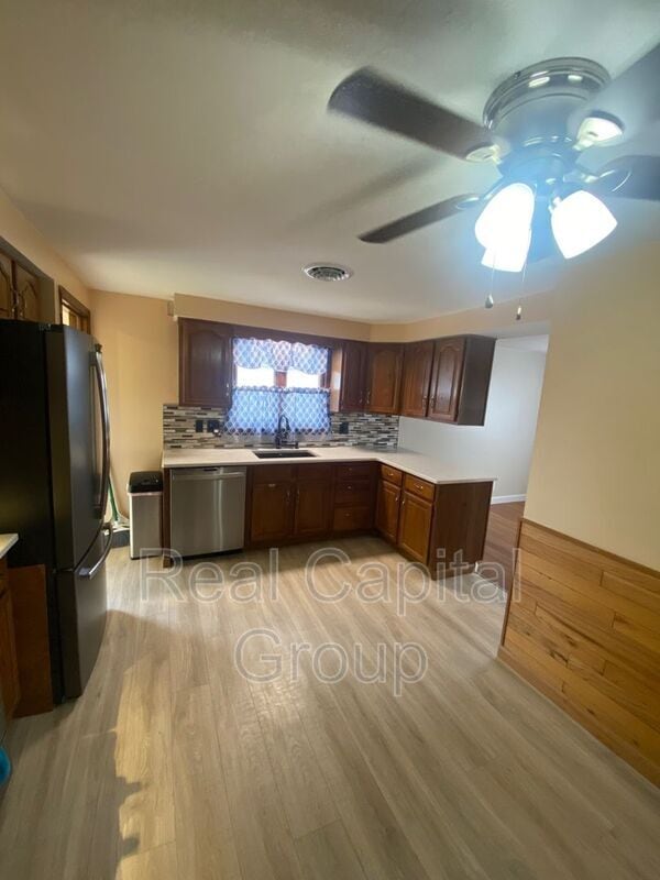 Building Photo - 61 Dennis Ln