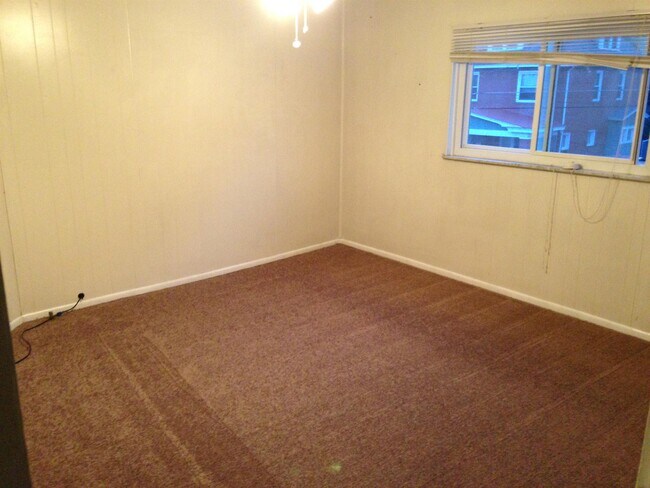 Building Photo - 215 Shaler St