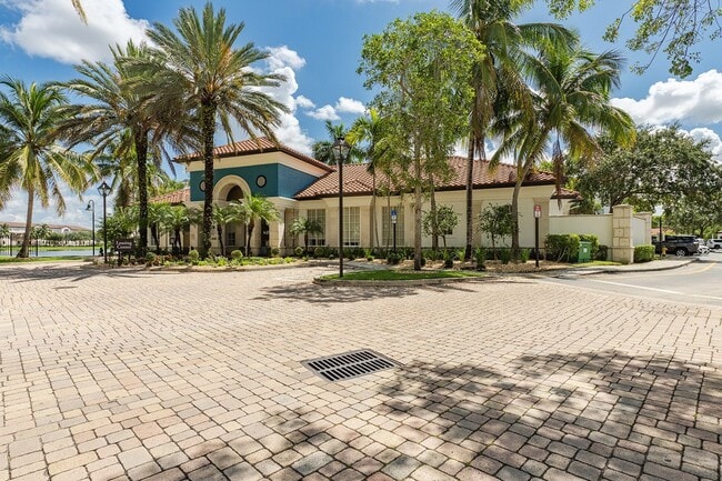 Building Photo - Grand Riviera Miramar