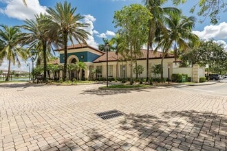 Building Photo - Grand Riviera Miramar