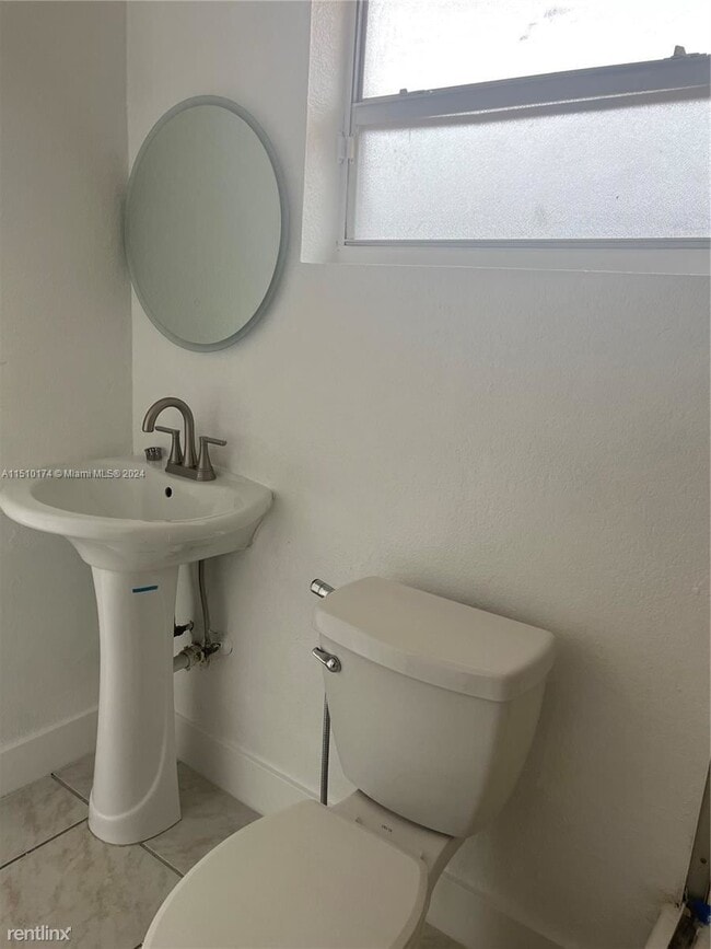 Building Photo - 3 br, 2 bath House - 2437 NW 33rd St # 2437