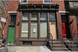 Building Photo - 443 Fairmount Ave
