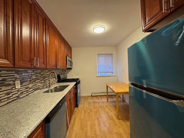 Foto del edificio - 80-08 166th St