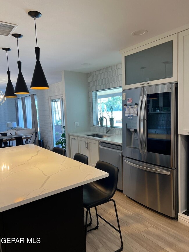 Building Photo - 6417 Los Robles Dr