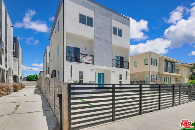 Building Photo - 4547 Saturn St