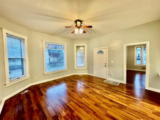 Foto del edificio - 3 bedroom in ELGIN IL 60120