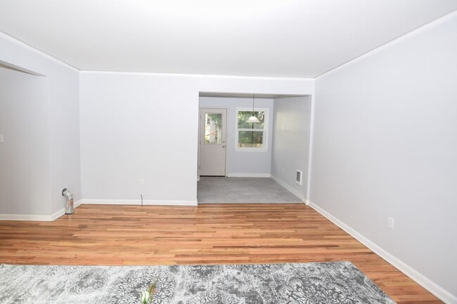Building Photo - 2112 NE Couch St