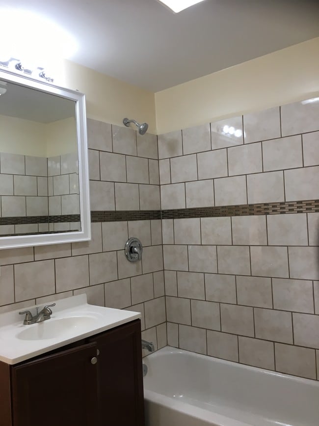 Baño - 2014 S Ashland Ave
