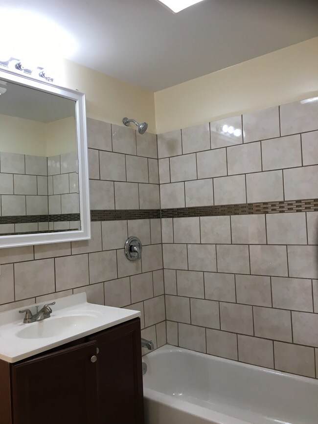 Bathroom - 2014 S Ashland Ave