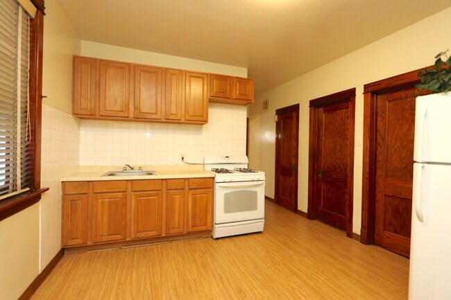 Foto del edificio - 2151 N Lawler Ave