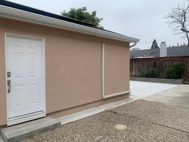 Building Photo - 4994 Berkeland Ct