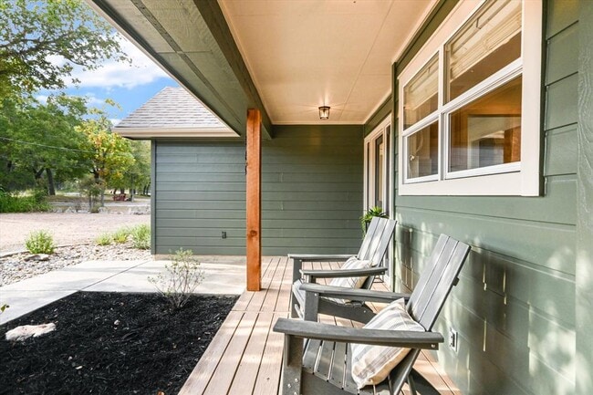 Foto del edificio - 302 Valley Dr