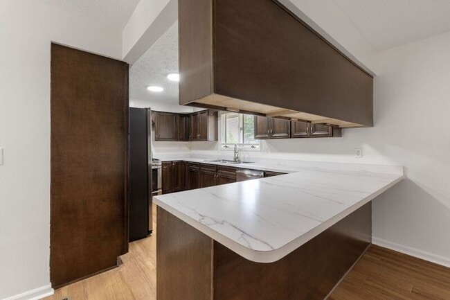 Foto del edificio - 1360 Yorkland Rd