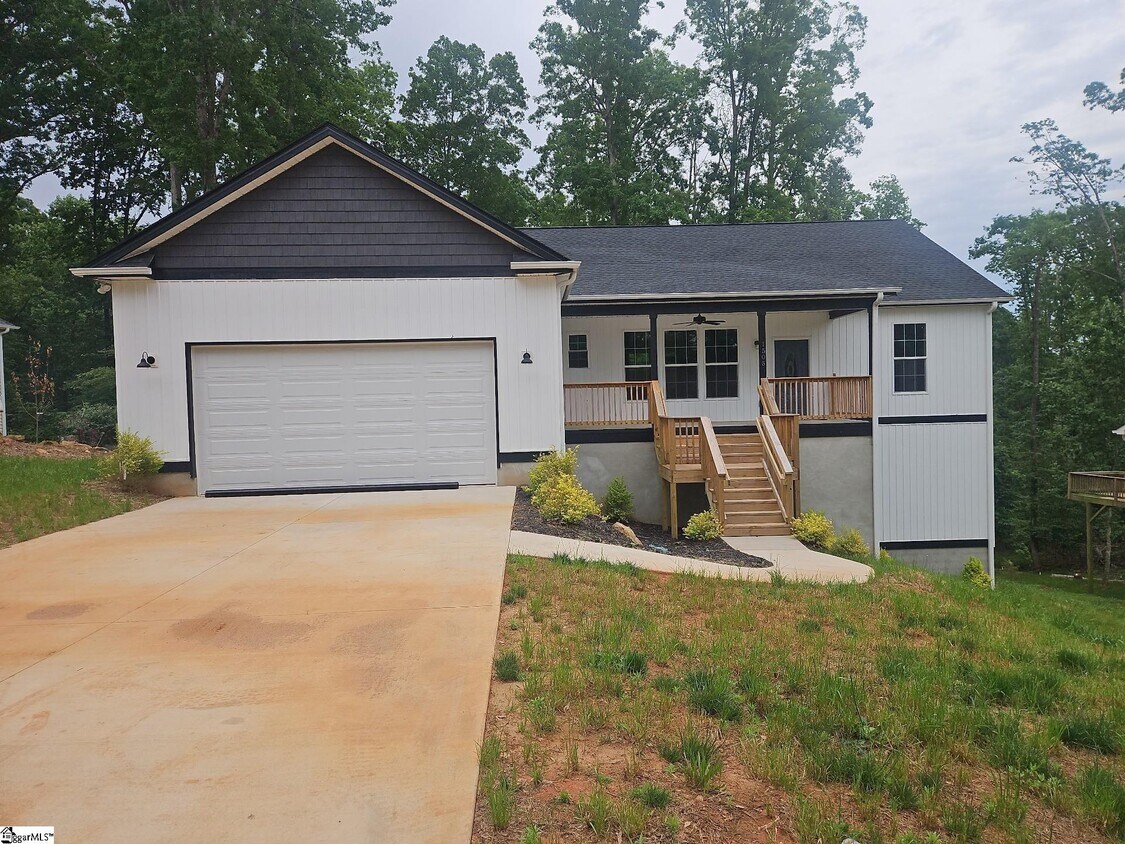 Primary Photo - 1505 E Saluda Lake Rd