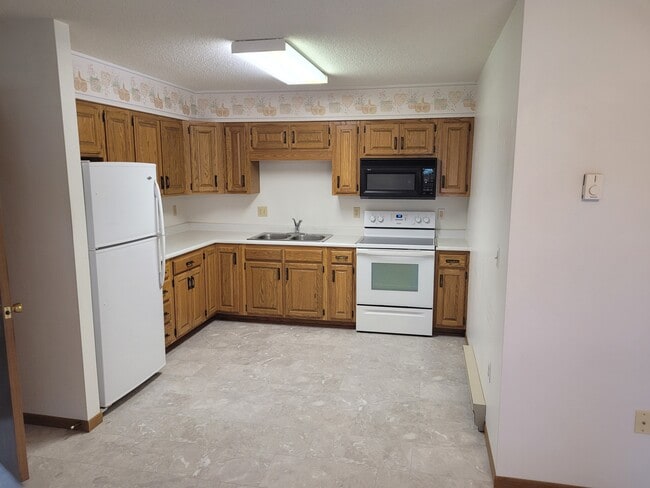 KITCHEN - 1101 W Elm Ave