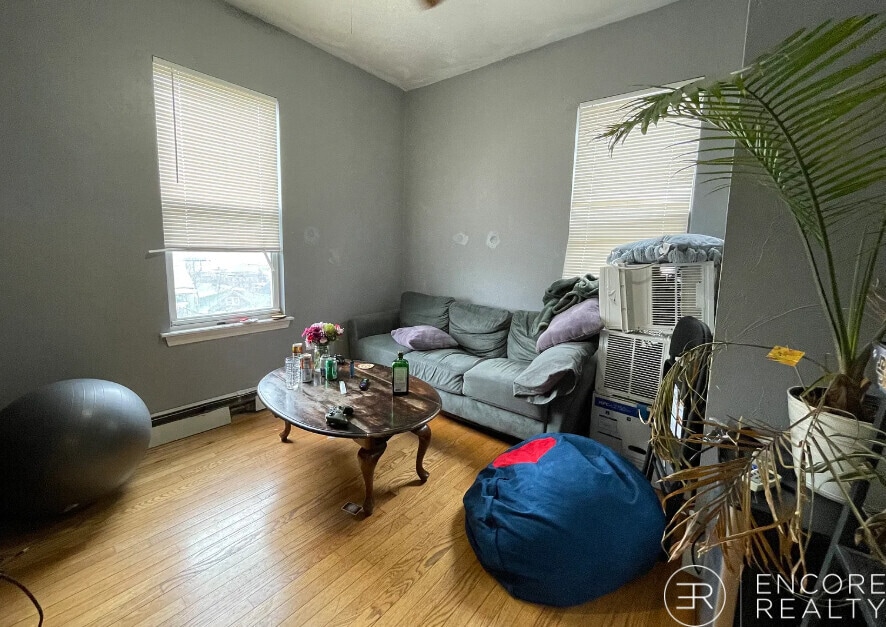 Building Photo - 8 Eldora St