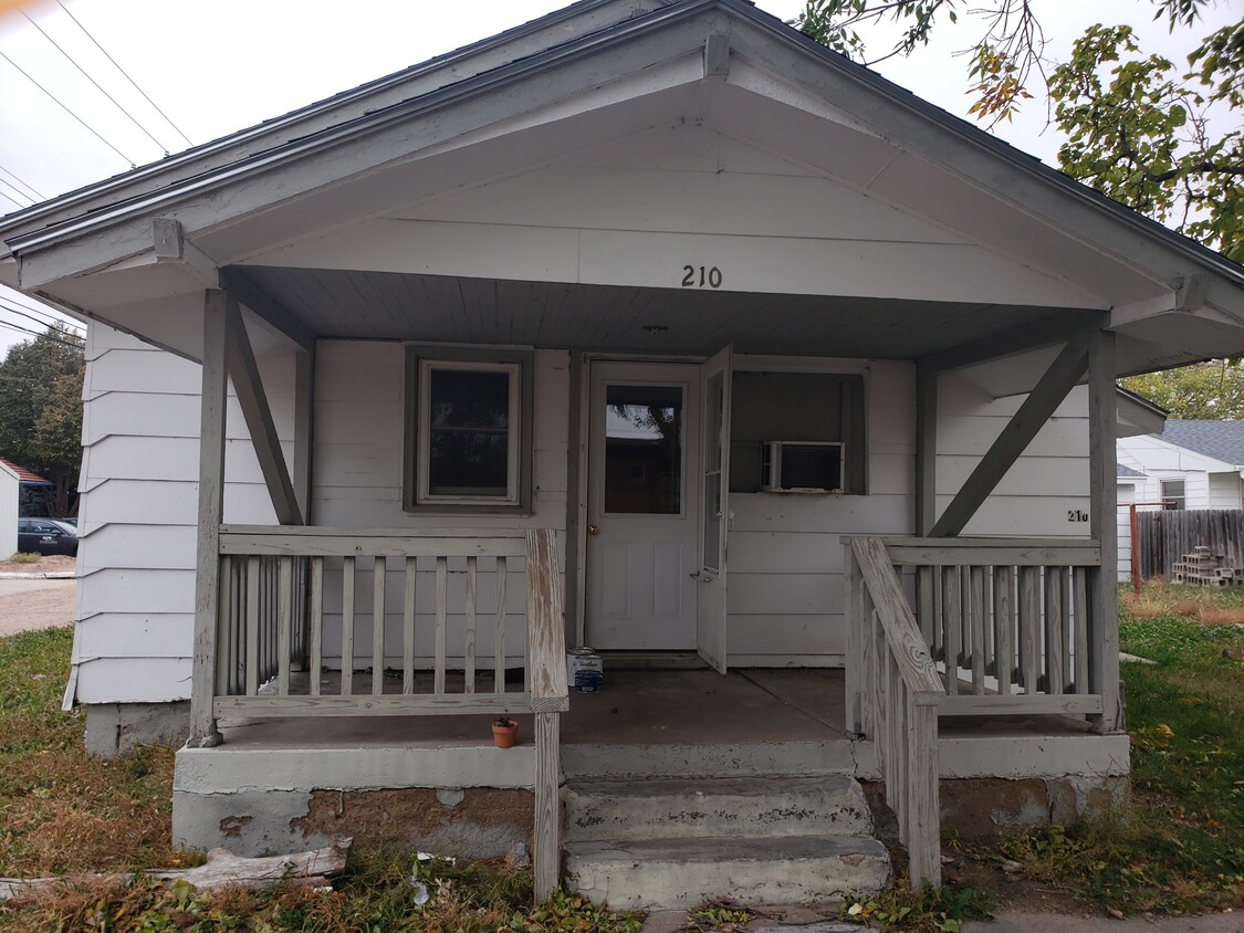 Primary Photo - 210 E C St