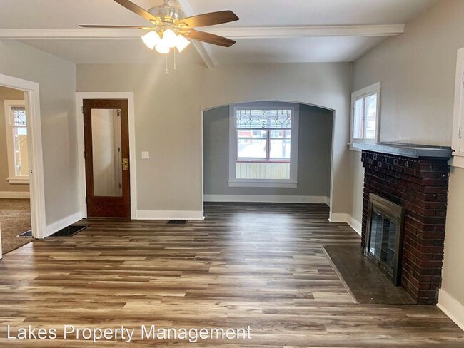 Foto del edificio - 3 br, 1 bath House - 21 E Beloit Street