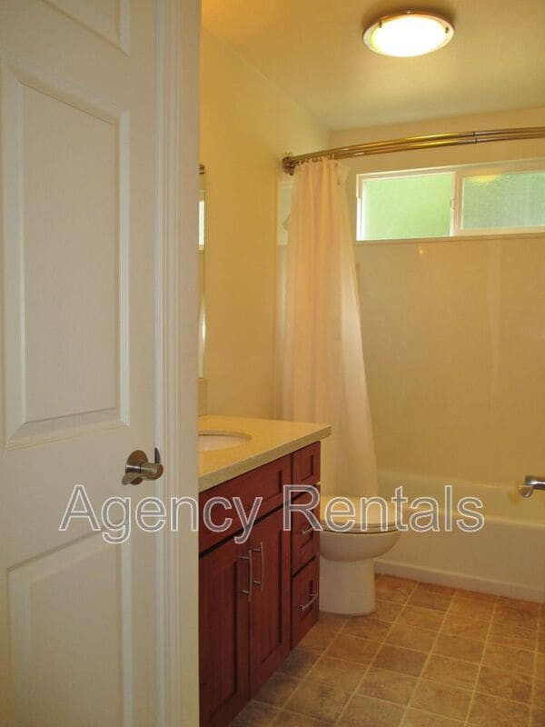 Building Photo - 1129 1st Ave