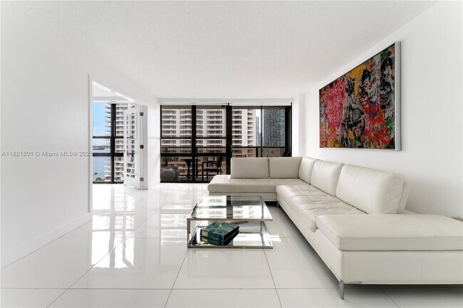 Foto del edificio - 600 NE 36th St