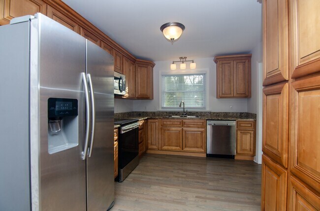 Building Photo - 2416 Vale Ln