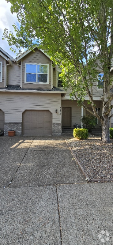 Building Photo - 18582 SW Takena Ct