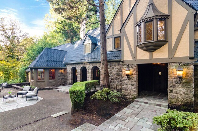 Building Photo - Designer Home in Portland Heights