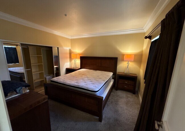 Building Photo - 230 E Flamingo Rd