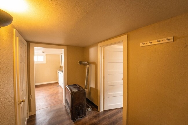 Interior Photo - Flint 1111 (KC-AM)