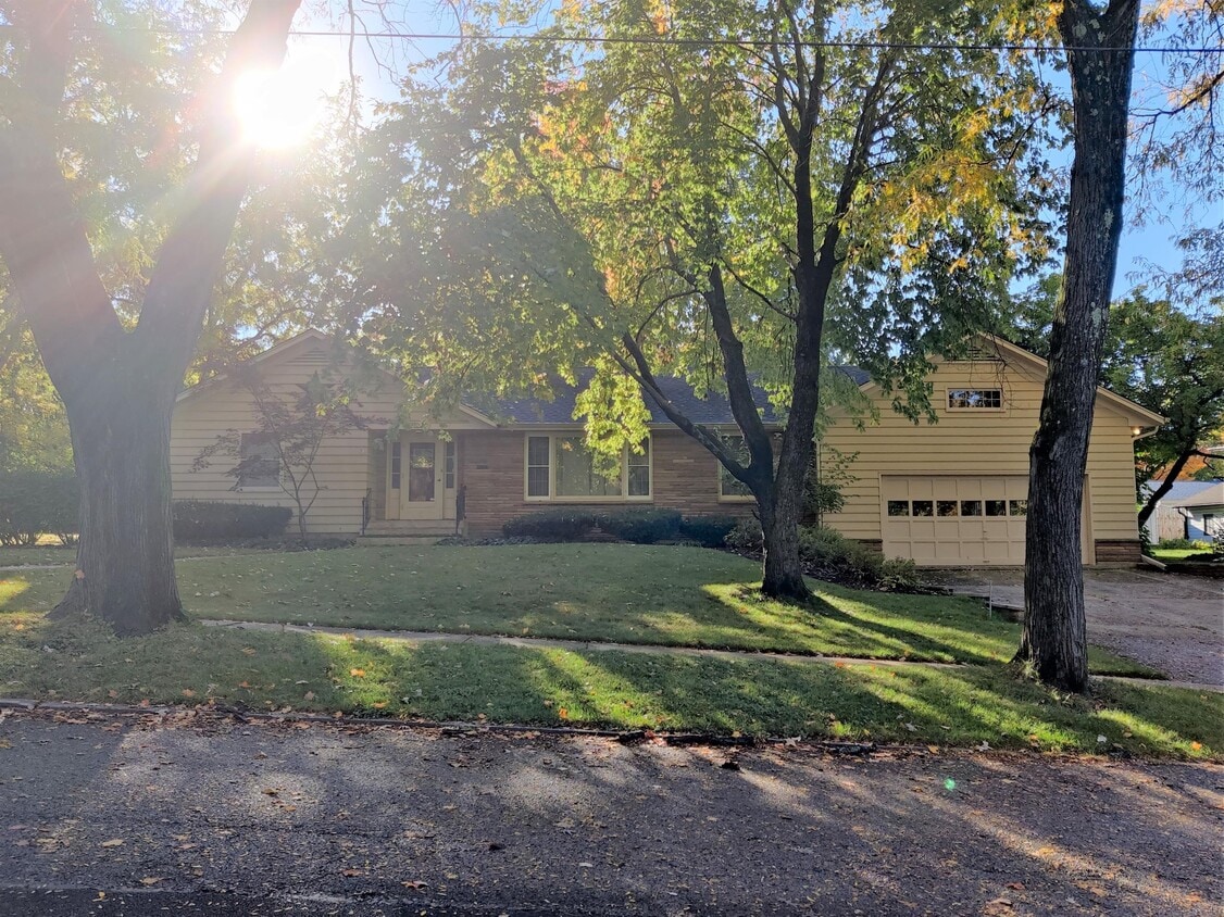 202 Sears St, Plano, IL 60545 House Rental in Plano, IL