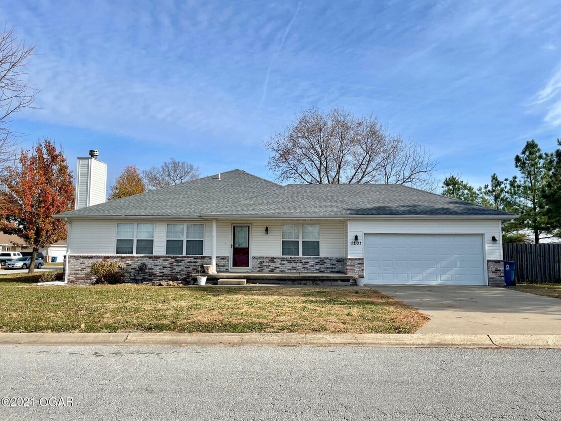 1201 S Gate Rd, Carl Junction, MO 64834 Condo for Rent in Carl