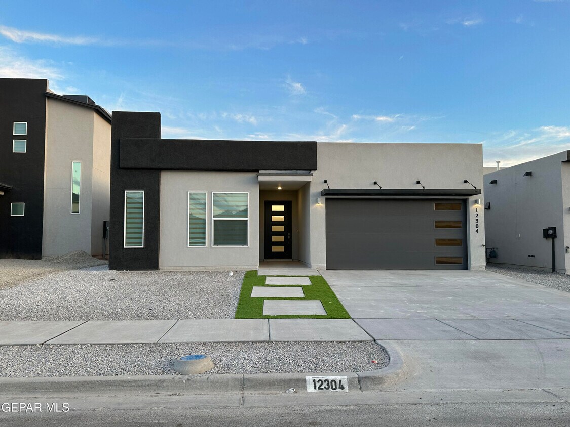 Primary Photo - 12304 Desert Heights Ct