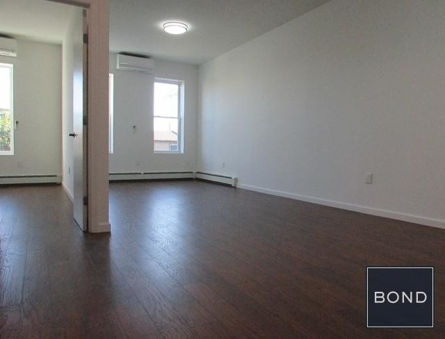 Foto principal - 455 Jerome St