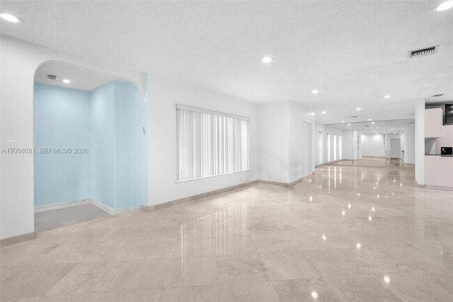 Foto del edificio - 3441 N Hills Dr