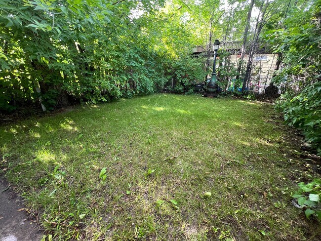 Foto del edificio - 102 E Park Ave