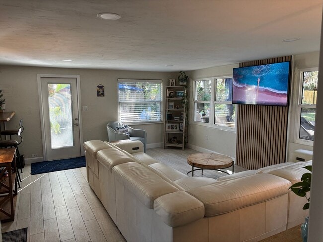 Building Photo - 3BR 2BA for Rent NSB between US1 & the River