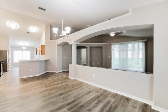 Foto del edificio - 5704 Hawkgrove Pl