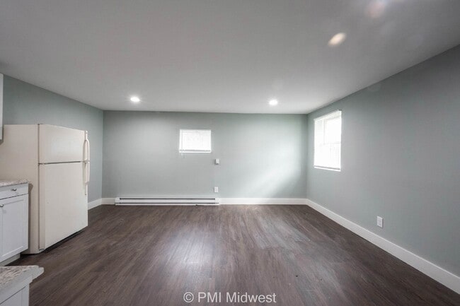 Building Photo - Charming 1-Bedroom Duplex with Modern Amen...