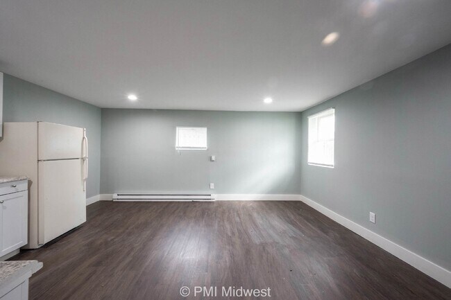 Foto del edificio - Charming 1-Bedroom Duplex with Modern Amen...