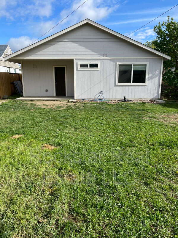 Building Photo - 2112 E Dalke Ave