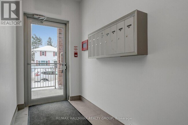 Building Photo - 137 Marquette Ave