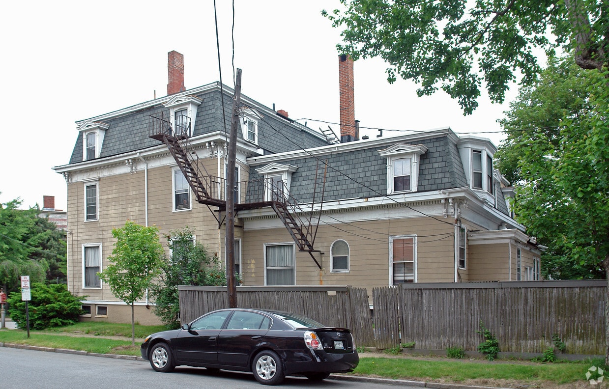 Building Photo - 114 Pine St